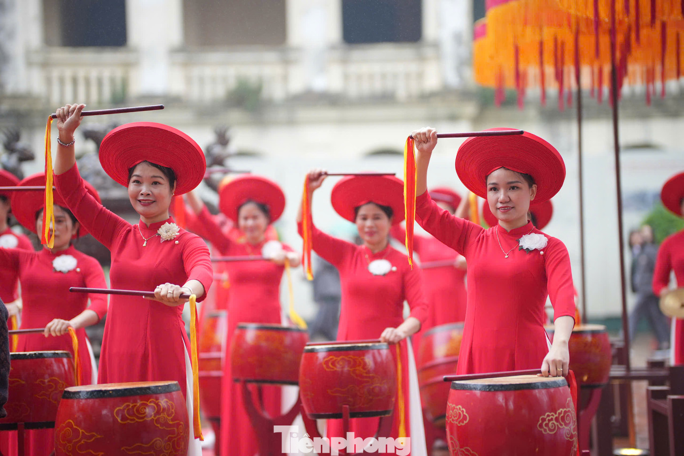 Chương trình còn có sự tham gia của đội trống hội Cổ Loa, Đông Anh, đội tế nam đình hàng tổng Vạn phúc, đội dâng hương nữ chi hội Láng Thượng và đội Bát âm đình Vạn Phúc - Ba Đình.