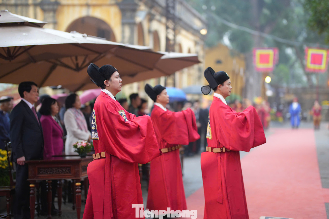 Lễ dâng hương - khai xuân được thực hiện với nhiều nghi thức và hoạt động văn hóa truyền thống như lễ tế, rước, dâng hương, dâng hoa, dâng trà, dâng tửu.