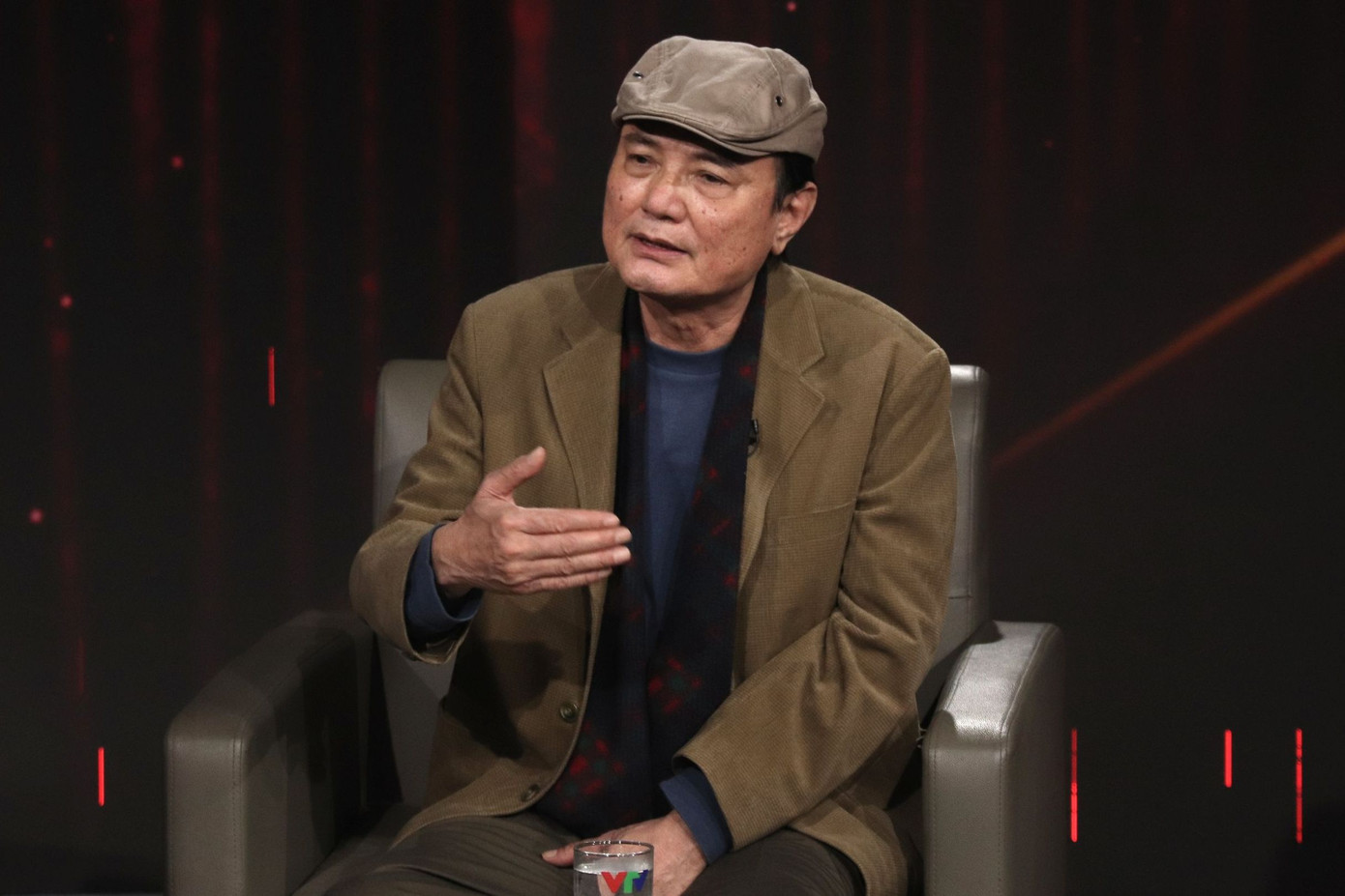 NSƯT Hữu Mười kể về những kỷ niệm khi đóng phim Bao giờ cho đến tháng Mười. NSƯT Hữu Mười kể về những kỷ niệm khi đóng phim Bao giờ cho đến tháng Mười.