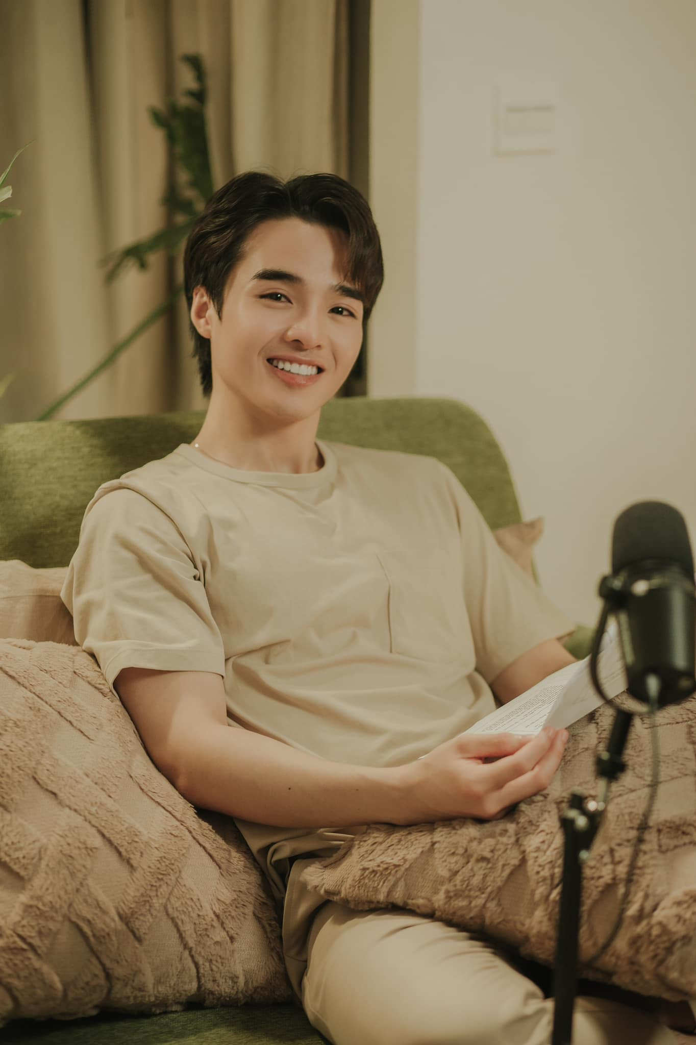 TikToker Tun Phạm, Sam, Dương Domic (từ trái sang) bị nghi ngờ tham gia quảng cáo thổi phồng một loại thực phẩm chức năng có thành phần chính là vitamin C.