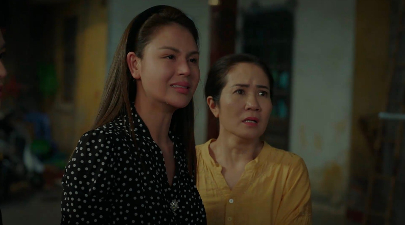 Lan Anh tức giận, trách chồng bê tha, bỏ rơi con cái. Lan Anh tức giận, trách chồng bê tha, bỏ rơi con cái.