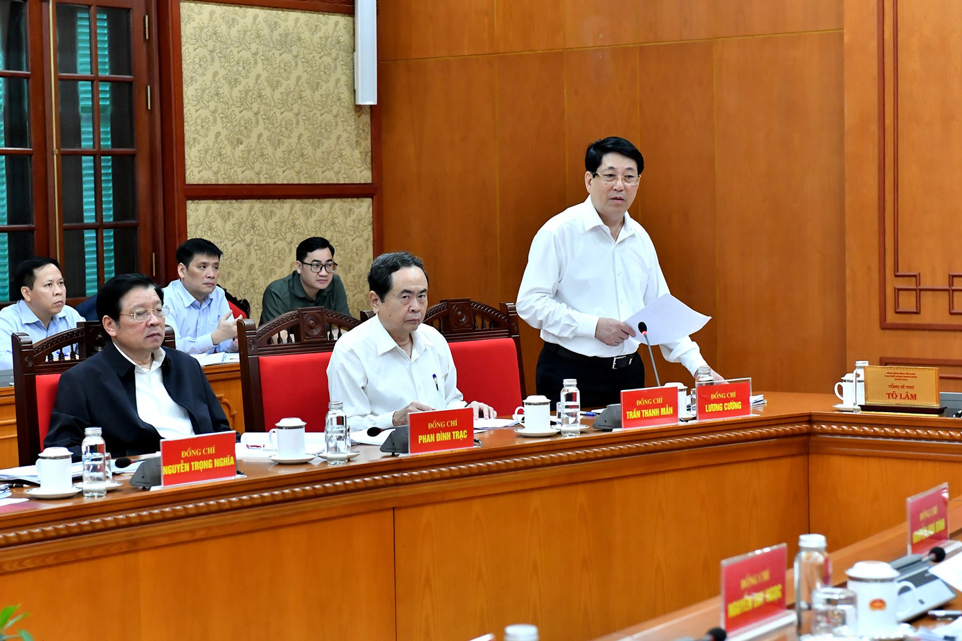 Đồng chí Lương Cường, Ủy viên Bộ Chính trị, Chủ tịch nước phát biểu tại phiên họp.