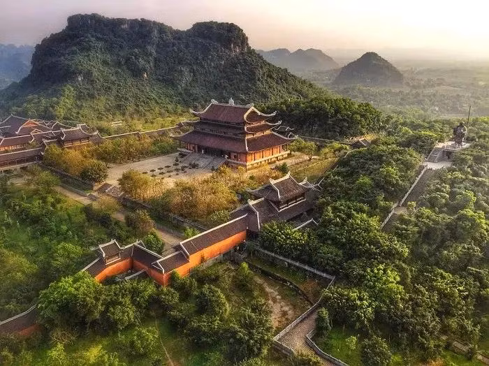 Bộ trưởng Nguyễn Văn Hùng gợi ý phát triển trung tâm du lịch tâm linh gắn với Phủ Dầy (Nam Định), chùa Bái Đính (Ninh Bình cũ).