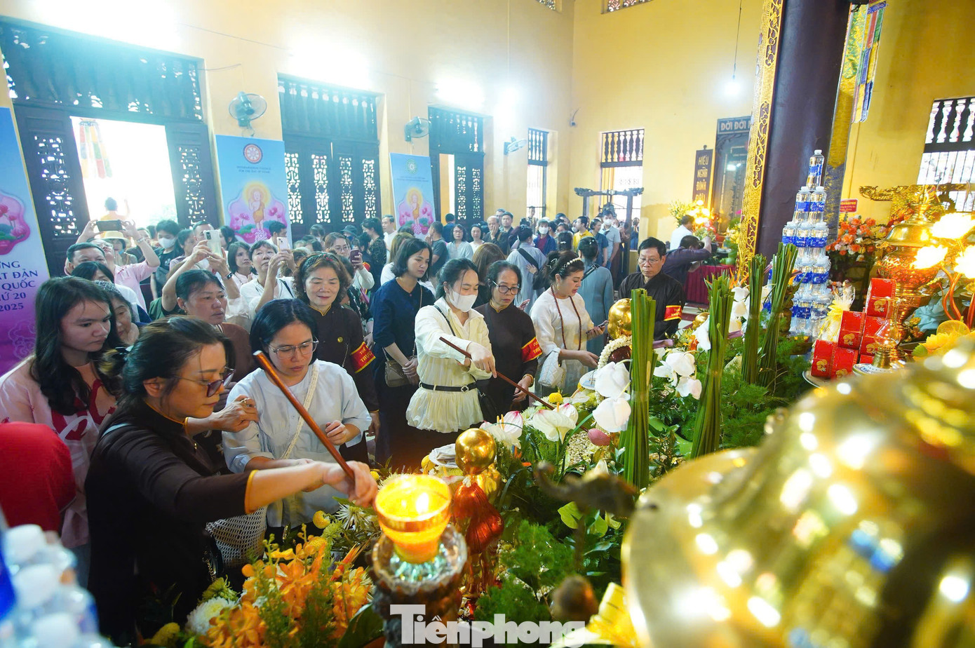 Ý nghĩa của nghi thức này không chỉ thể hiện sự thành kính, lòng tri ân đến Đức Phật mà còn là cách để tự gột rửa những phiền não, những ràng buộc bám víu ở thân và tâm, từ đó thân tâm được thanh tịnh, an yên, bước trên con đường tu tập.