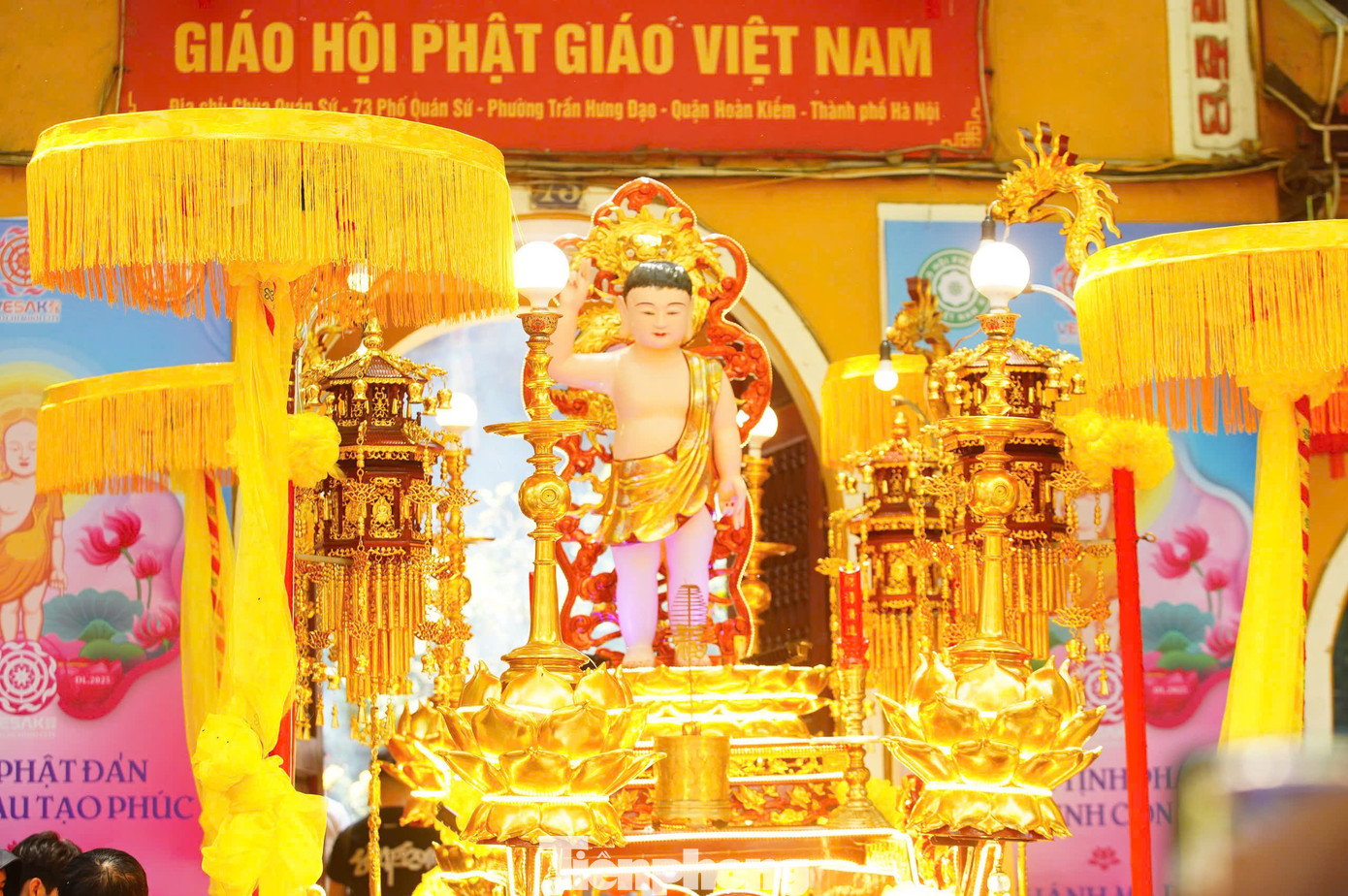 Lễ Phật đản là ngày lễ trọng đại của đạo Phật, diễn ra hàng năm vào Rằm tháng Tư (âm lịch) theo truyền thống Phật giáo để kỷ niệm ngày xuất thế và tưởng nhớ Đức Thế Tôn - người khai sáng đạo Phật.