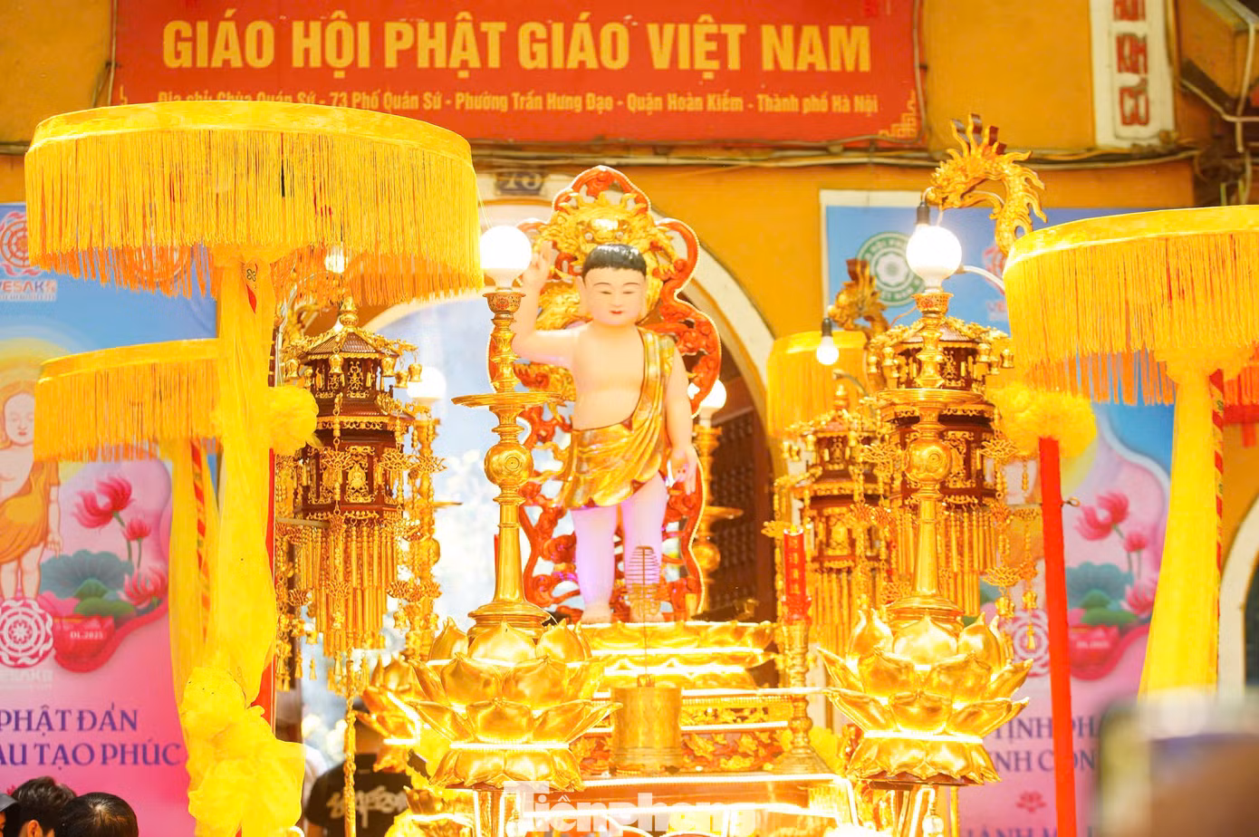 Lễ Phật đản là ngày lễ trọng đại của đạo Phật, diễn ra hàng năm vào Rằm tháng Tư (âm lịch) theo truyền thống Phật giáo để kỷ niệm ngày xuất thế và tưởng nhớ Đức Thế Tôn - người khai sáng đạo Phật.