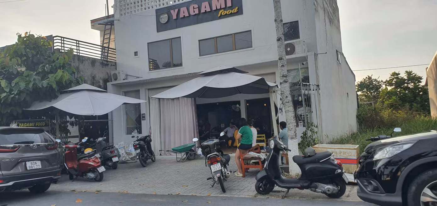 Quán ăn nơi thầy cô vào ngồi ăn trưa bị nổ bếp gas gây phỏng 9 người. Ảnh: Thiên Long