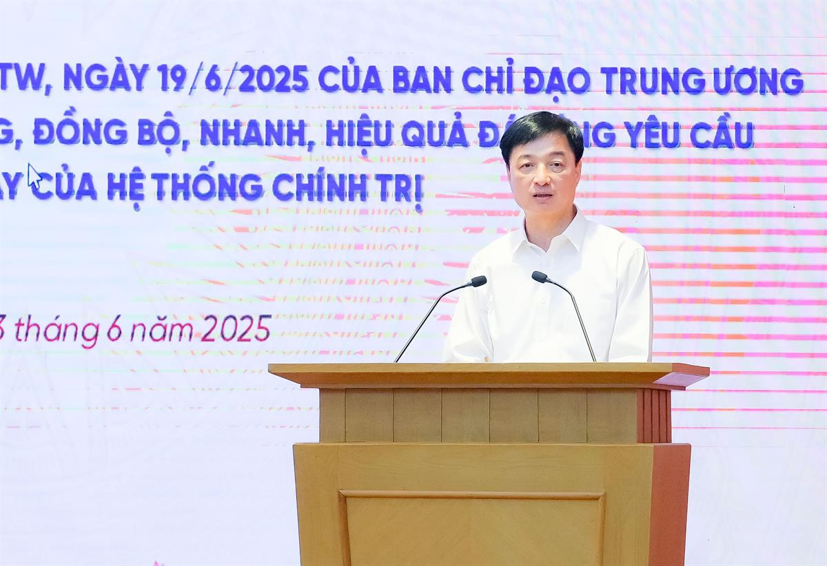 Đồng chí Nguyễn Duy Ngọc, Ủy viên Bộ Chính trị, Bí thư Trung ương Đảng, Chủ nhiệm Ủy ban Kiểm tra Trung ương, Phó Trưởng Ban Chỉ đạo phát biểu tại Hội nghị.