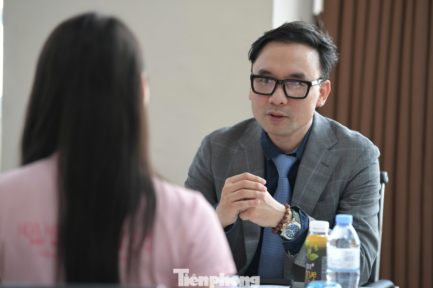 Các thành viên Ban giám khảo dành lời khen cho vẻ đẹp mộc mạc, tự tin, hiểu biết và chân thành của thí sinh. Ảnh: Trọng Tài, Dương Triều.