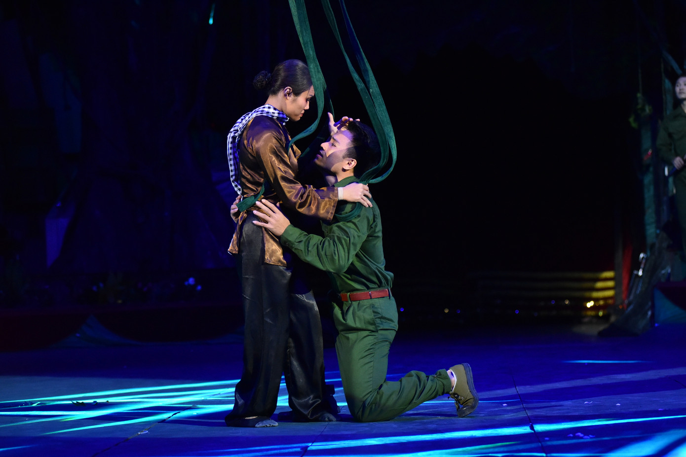 Chương trình Non sông ngày thống nhất của Liên đoàn Xiếc Việt Nam tập trung khắc họa hình tượng người lính, chiến sĩ biên cương trong ngày đại thắng mùa xuân. Chương trình Non sông ngày thống nhất của Liên đoàn Xiếc Việt Nam tập trung khắc họa hình tượng người lính, chiến sĩ biên cương trong ngày đại thắng mùa xuân.