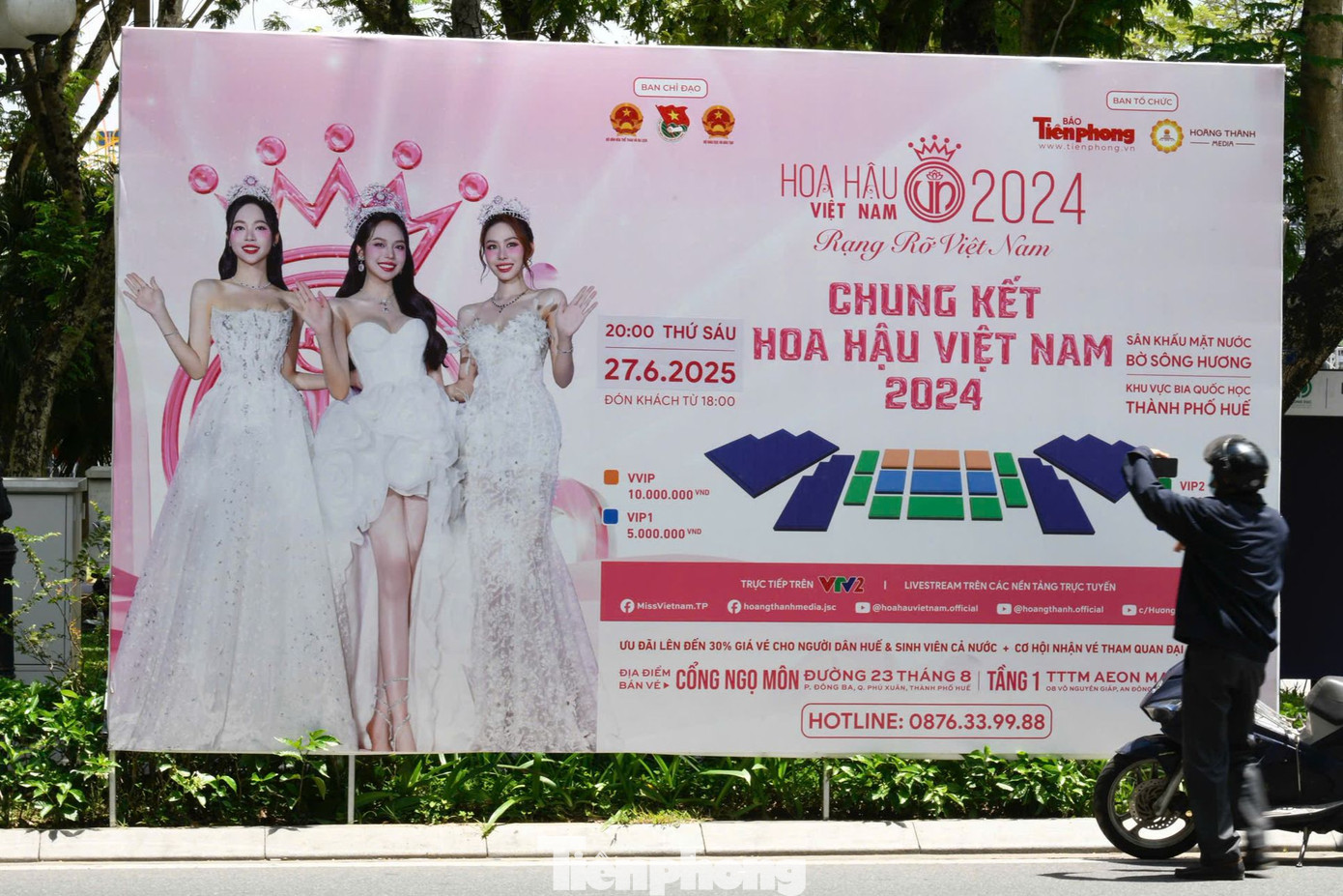 Bên cạnh phần thi áo dài, bikini và dạ hội, màn final walk của Hoa hậu Việt Nam 2022 Huỳnh Thị Thanh Thủy được mong chờ bậc nhất. Màn trình diễn này không chỉ là sự háo hức của khán giả mà còn của toàn bộ công chúng trong đêm chung kết.