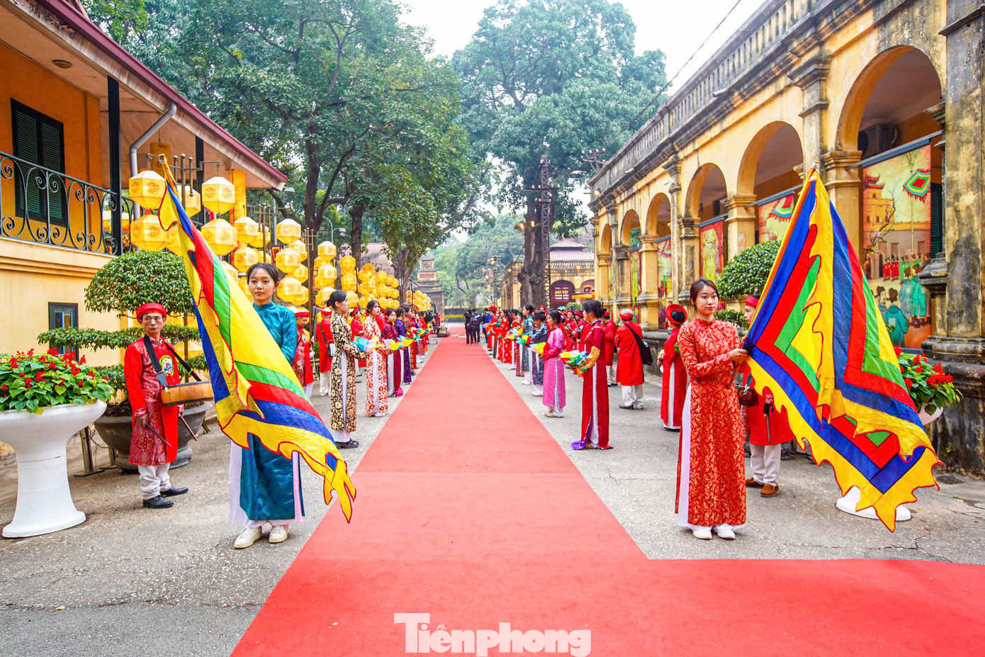 Chương trình tái hiện nghi lễ Tống cựu nghinh tân năm nay, bao gồm lễ tiến lịch, lễ cúng ông Công ông Táo, lễ dựng cây nêu và nghi thức đổi gác.