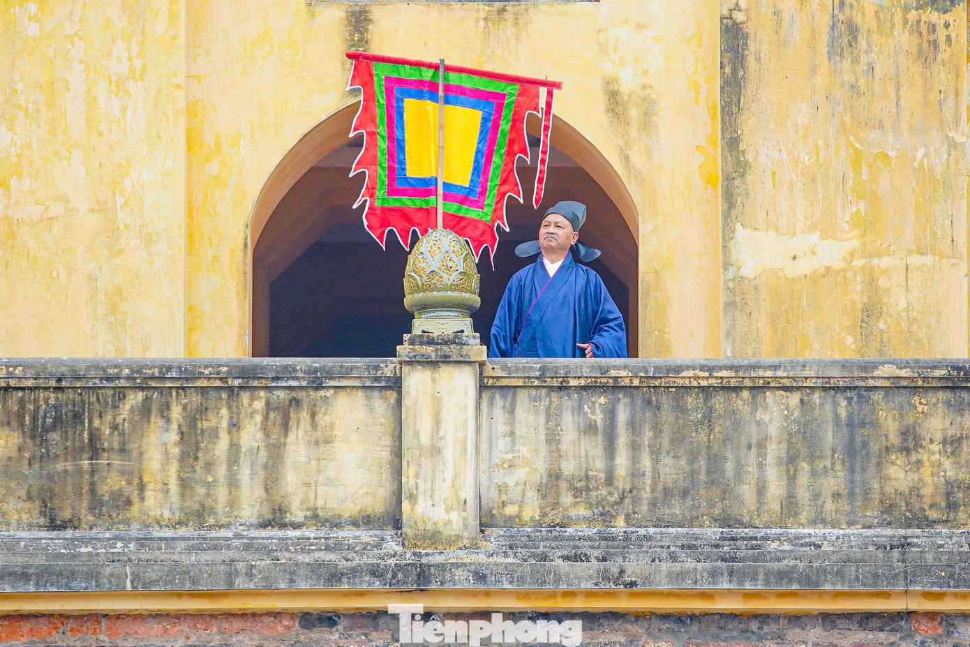 Sau thời gian dài nghiên cứu, Trung tâm Bảo tồn Di sản Thăng Long - Hà Nội tái hiện nghi thức đổi gác mang tính phỏng dựng và có yếu tố sáng tạo. Việc này góp phần tạo nên sức sống trường tồn cho các di sản văn hóa lịch sử truyền thống, đồng thời mang tới cho công chúng những trải nghiệm độc đáo trong Hoàng thành Thăng Long.