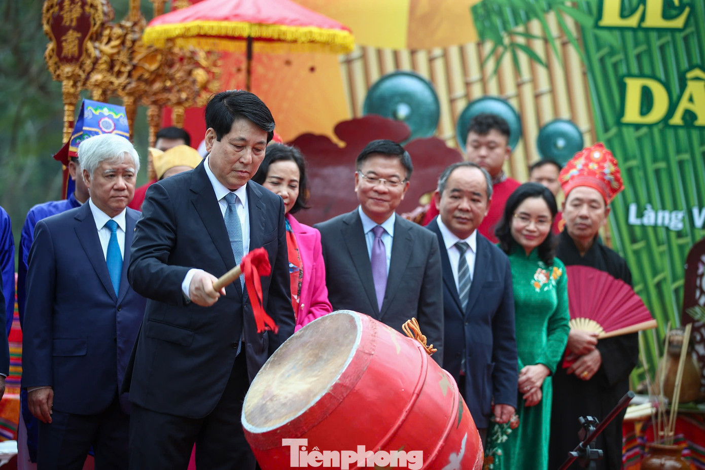 Chủ tịch nước Lương Cường nhấn mạnh việc xây dựng khối đại đoàn kết dân tộc là nhiệm vụ chiến lược, nhất quán và có ý nghĩa đặc biệt quan trọng của Đảng và Nhà nước ta trong suốt quá trình cách mạng và trong thời kỳ mới để đưa đất nước phát triển nhanh và bền vững trong kỷ nguyên mới - kỷ nguyên vươn mình phát triển giàu mạnh, thịnh vượng của dân tộc.