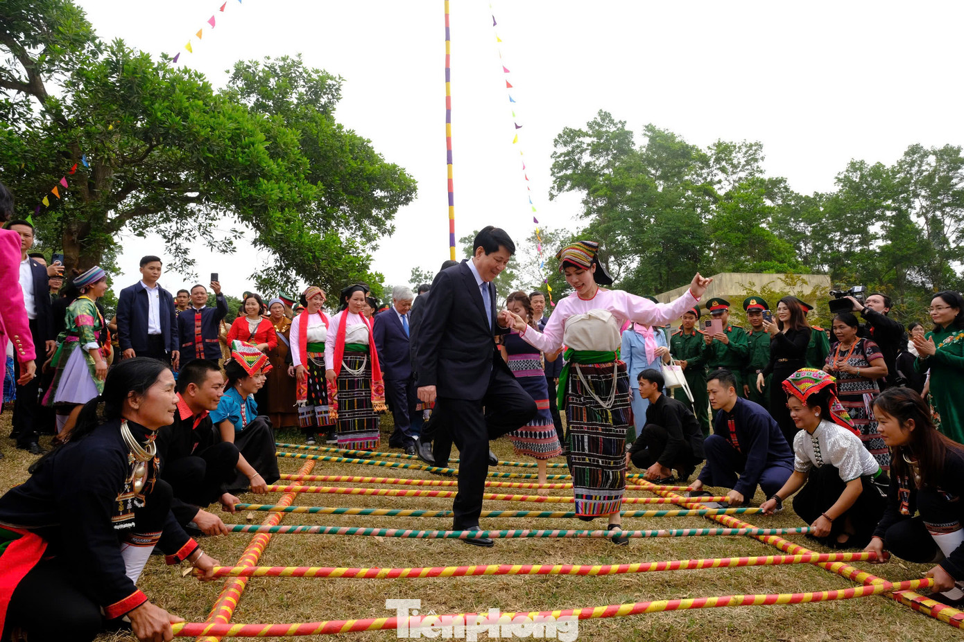 Chủ tịch nước Lương Cường tham gia các hoạt động tại ngày hội Sắc xuân trên mọi miền Tổ quốc.