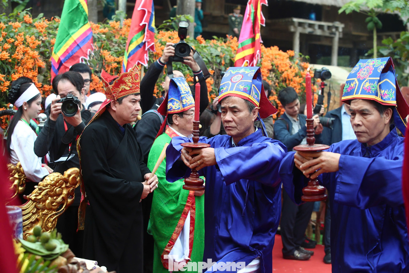 Trong 3 ngày diễn ra ngày hội Sắc xuân trên mọi miền Tổ quốc, BTC ngày hội giới thiệu đến du khách văn hóa truyền thống các dân tộc, tri thức dân gian, nhạc cụ dân tộc, ẩm thực dân tộc… Ngoài ra, du khách có thể trải nghiệm các trò chơi dân gian như nhảy sạp, đi cà kheo, ném còn, đánh đu, đánh yến, tó má lẹ...