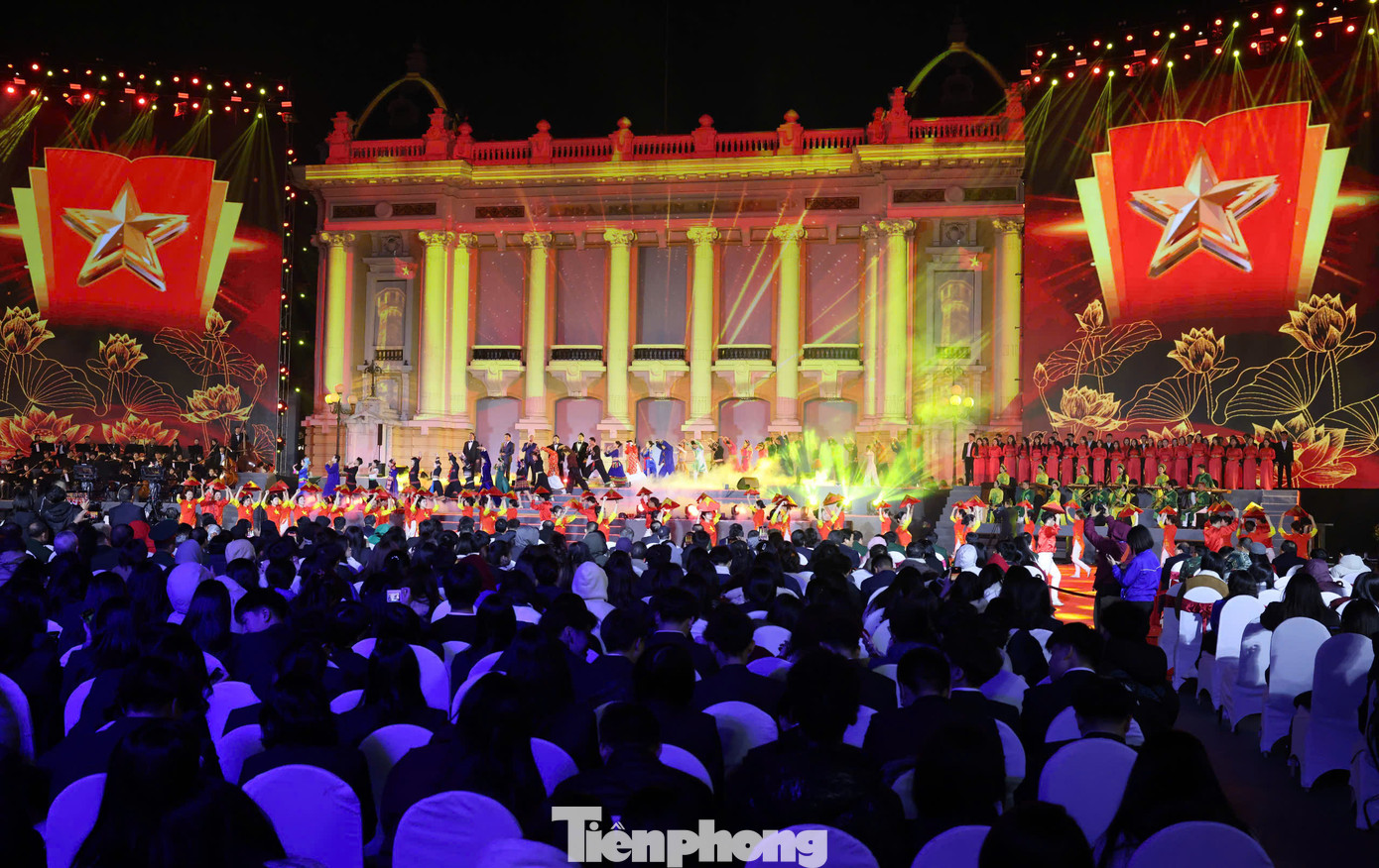 Lấy cảm hứng nghệ thuật từ lời dạy: "Văn hóa soi đường cho quốc dân đi" của Chủ tịch Hồ Chí Minh, chương trình được dàn dựng theo 3 chương: Ánh sáng dẫn đường, Ánh sáng đổi mới và Kỷ nguyên ánh sáng.