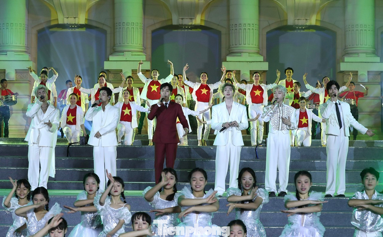 Tại đây, người xem có thể tự hào về những bước tiến thần kỳ của đất nước và thấy được ước mơ, khát vọng của bao thế hệ đã không ngừng bồi đắp, để hôm nay, chúng ta có thể tự hào về một Việt Nam vươn xa.