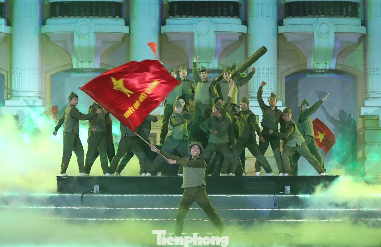 Lấy cảm hứng nghệ thuật từ lời dạy: "Văn hóa soi đường cho quốc dân đi" của Chủ tịch Hồ Chí Minh, chương trình được dàn dựng theo 3 chương: Ánh sáng dẫn đường, Ánh sáng đổi mới và Kỷ nguyên ánh sáng.