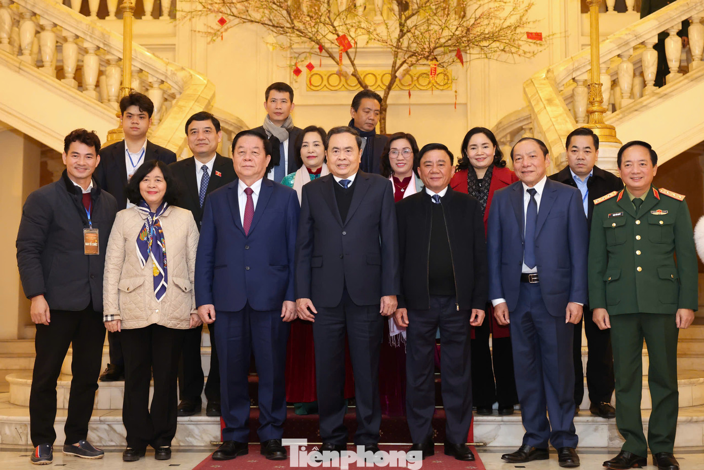 Dự chương trình có Chủ tịch Quốc hội Trần Thanh Mẫn, Thường trực Ban Bí thư Trần Cẩm Tú, Bí thư T.Ư Đảng, Trưởng ban Tuyên giáo và Dân vận T.Ư Nguyễn Trọng Nghĩa, Bí thư Thành ủy Hà Nội, Trưởng đoàn đại biểu Quốc hội thành phố Hà Nội Bùi Thị Minh Hoài, Bí thư T.Ư Đảng, Chủ nhiệm Tổng cục Chính trị Quân đội nhân dân Việt Nam Thượng tướng Trịnh Văn Quyết, Phó Chủ tịch nước Võ Thị Ánh Xuân... lãnh đạo các ban, bộ, ngành, đoàn thể Trung ương và thành phố Hà Nội, cùng hàng trăm người dân Thủ đô.