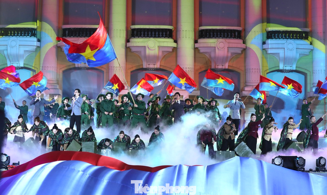 Chương trình kéo dài khoảng 80 phút với nội dung là sự kết hợp ấn tượng, nhuần nhuyễn của ca, múa, nhạc, lời bình nghệ thuật, phóng sự tài liệu, công nghệ 3D Mapping, đồ họa màn hình...