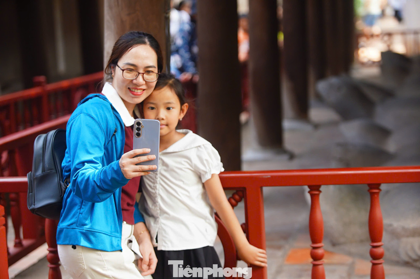 Trong những kỳ nghỉ lễ, Văn Miếu - Quốc Tử Giám luôn là một trong những điểm đến đông khách bậc nhất. Với nhiều du khách quốc tế, Văn Miếu - Quốc Tử Giám là địa điểm không thể không đi ở Thủ đô.