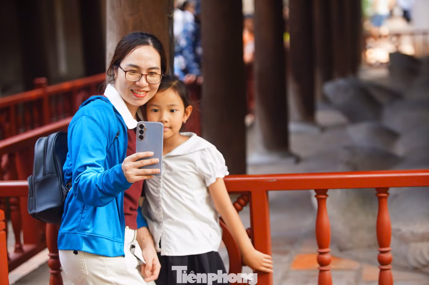 Trong những kỳ nghỉ lễ, Văn Miếu - Quốc Tử Giám luôn là một trong những điểm đến đông khách bậc nhất. Với nhiều du khách quốc tế, Văn Miếu - Quốc Tử Giám là địa điểm không thể không đi ở Thủ đô.