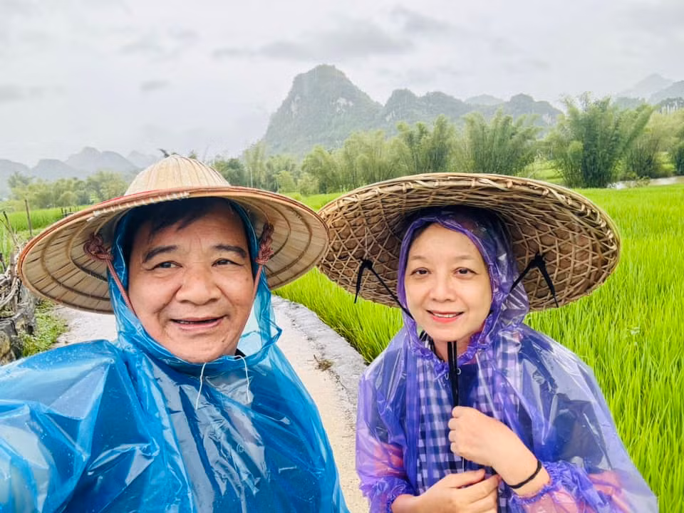 NSƯT Quang Tèo và NSƯT Chiều Xuân tại phim trường Đèn âm hồn.