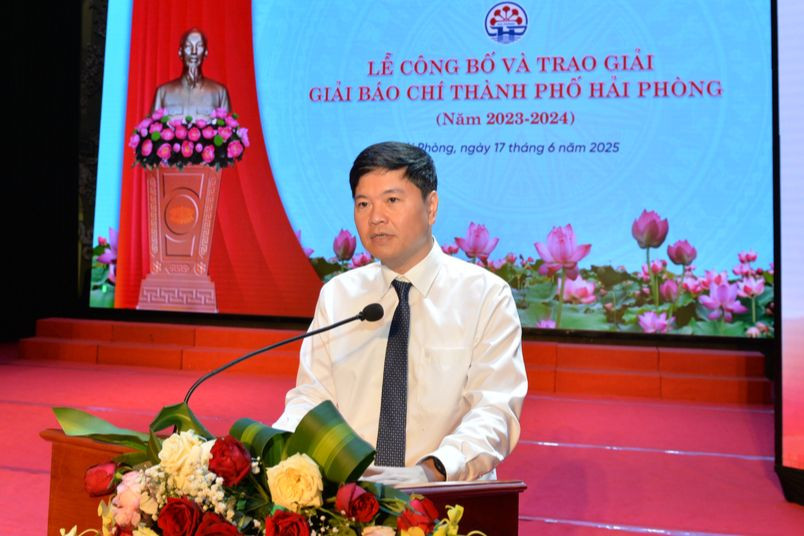 Ông Hoàng Minh Cường - Phó Chủ tịch UBND thành phố Hải Phòng, Chủ tịch Hội đồng Giải Báo chí thành phố Hải Phòng - phát biểu tại lễ trao giải. Ông Hoàng Minh Cường - Phó Chủ tịch UBND thành phố Hải Phòng, Chủ tịch Hội đồng Giải Báo chí thành phố Hải Phòng - phát biểu tại lễ trao giải.