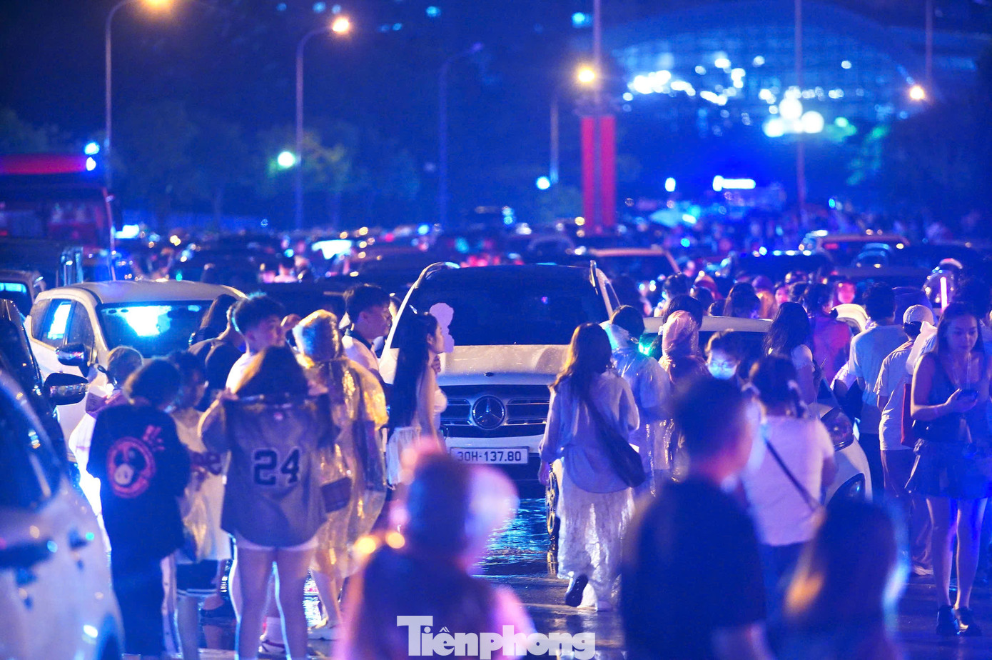 Đây không phải lần đầu xảy ra tình trạng này. Hầu hết mỗi lần kết thúc các sự kiện lớn, thu hút hàng vạn người như các concert, các đại nhạc hội, tình trạng giao thông khu vực này thường ách tắc kéo dài, giá dịch vụ xe công nghệ cũng tăng cao bất thường.