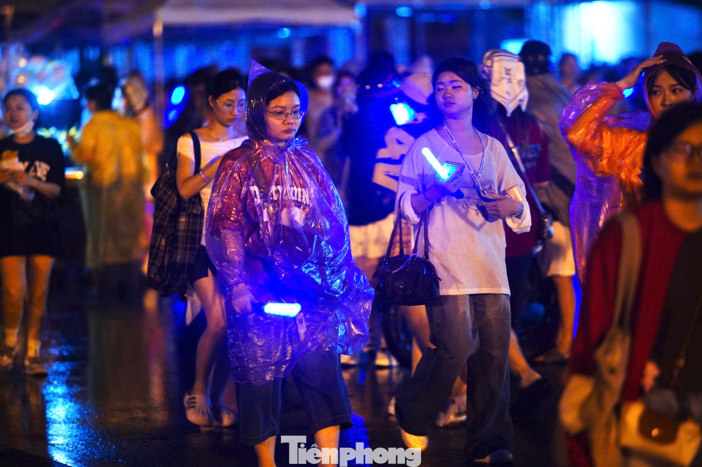 Đây không phải lần đầu xảy ra tình trạng này. Hầu hết mỗi lần kết thúc các sự kiện lớn, thu hút hàng vạn người như các concert, các đại nhạc hội, tình trạng giao thông khu vực này thường ách tắc kéo dài, giá dịch vụ xe công nghệ cũng tăng cao bất thường.