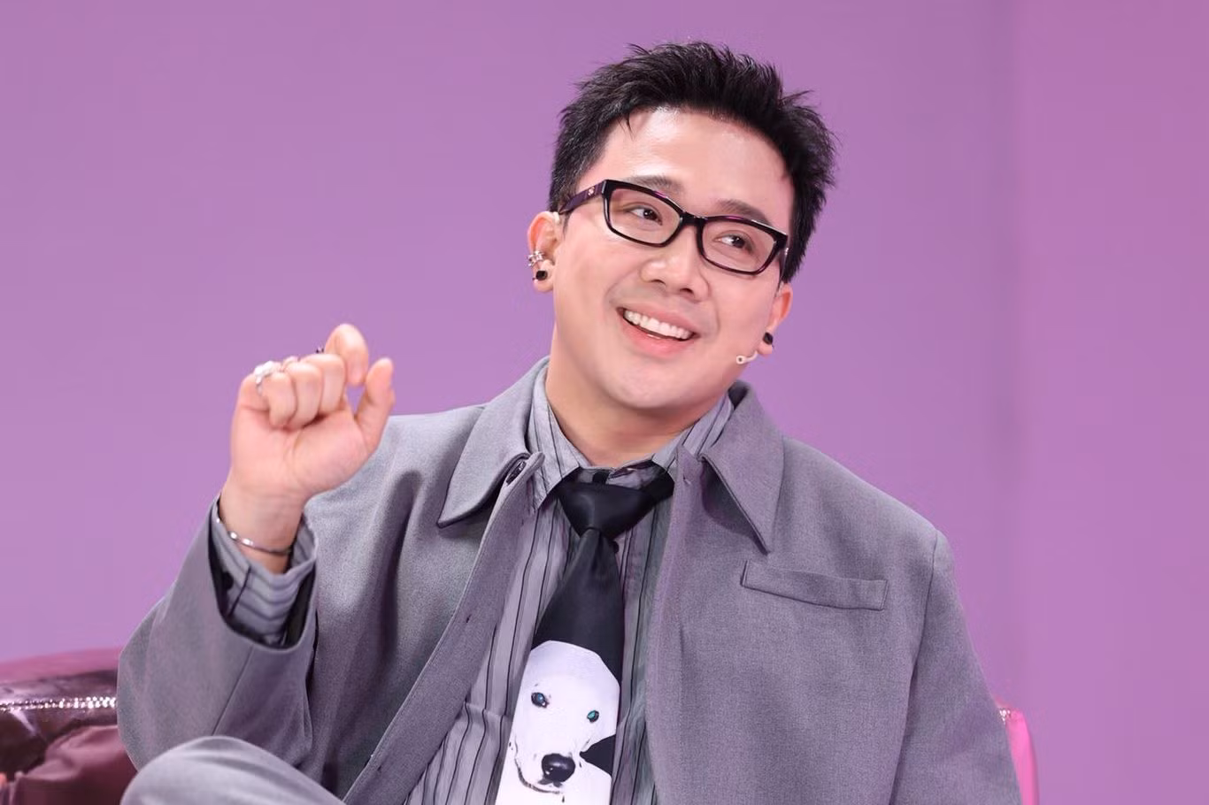 Trấn Thành là MC của chương trình Em xinh say hi. Trấn Thành là MC của chương trình Em xinh say hi.