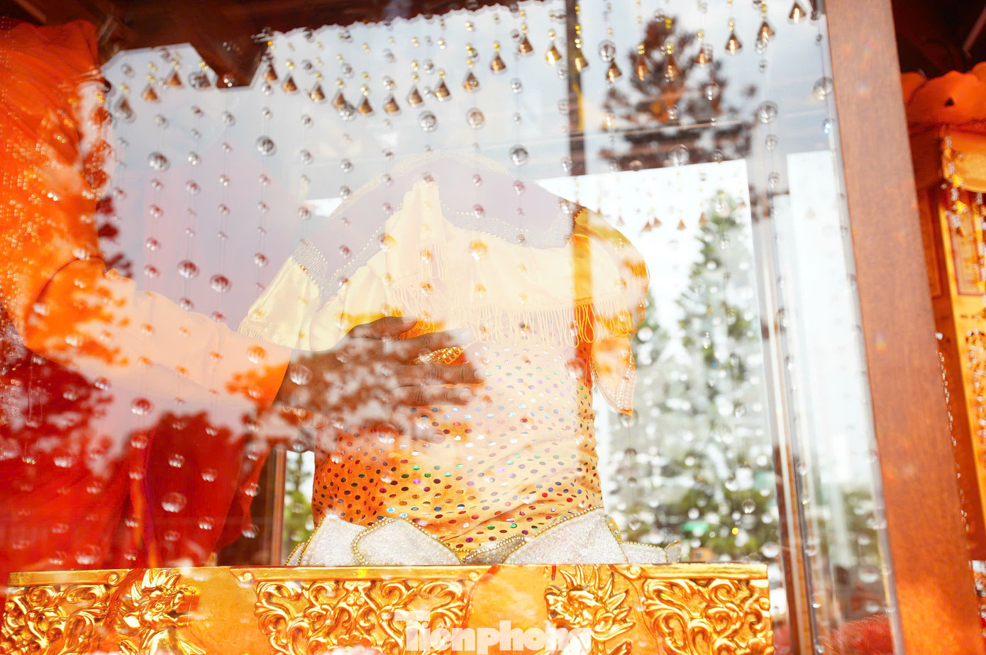 Xá lợi Phật là phần thân thể còn lưu lại sau lễ trà tỳ của Đức Thế Tôn, được tôn kính như biểu tượng pháp thân và trí tuệ giác ngộ.