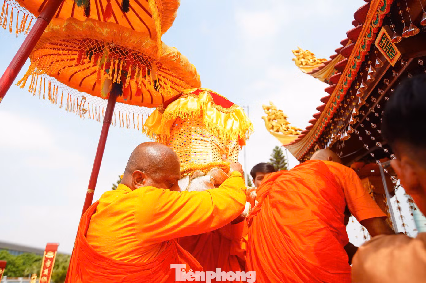Xá lợi Phật là phần thân thể còn lưu lại sau lễ trà tỳ của Đức Thế Tôn, được tôn kính như biểu tượng pháp thân và trí tuệ giác ngộ.