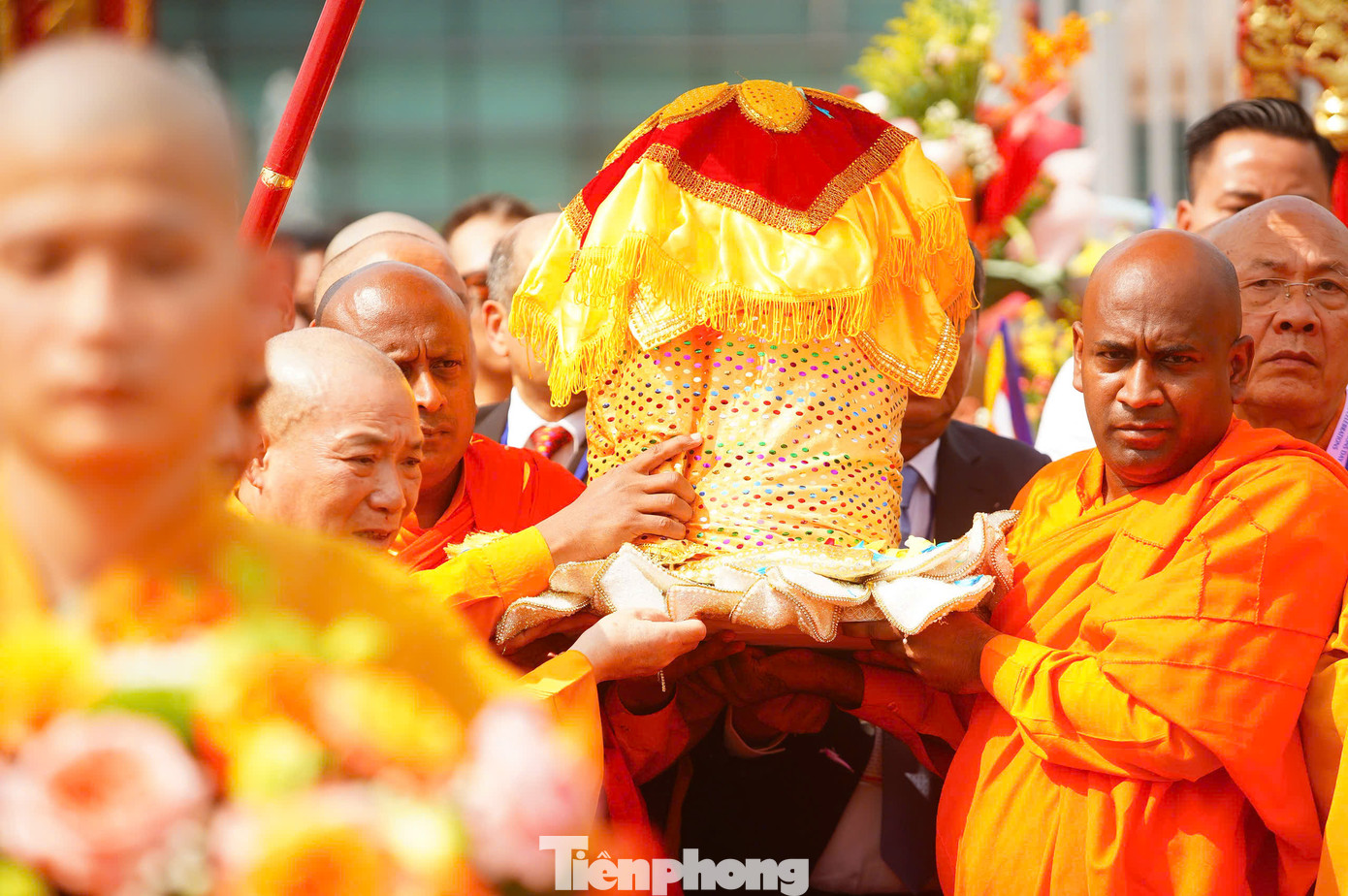 Đoàn rước xá lợi đi qua các tuyến đường Võ Chí Công, Đào Tấn, Lê Duẩn, Trần Nhân Tông, Trần Bình Trọng đến Cung Văn hóa Hữu nghị Việt - Xô.