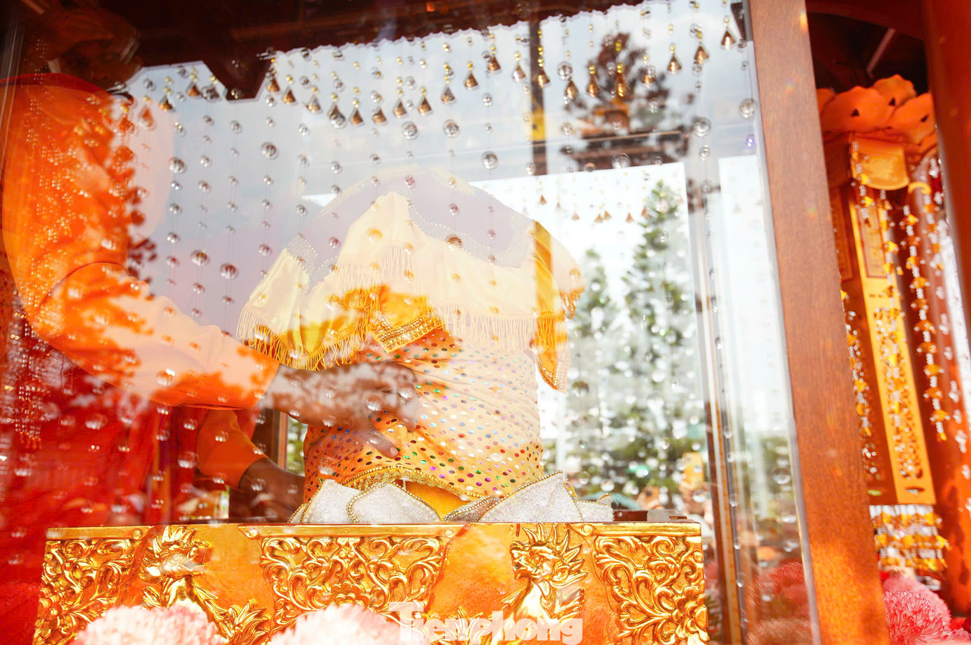 Xá lợi Phật là phần thân thể còn lưu lại sau lễ trà tỳ của Đức Thế Tôn, được tôn kính như biểu tượng pháp thân và trí tuệ giác ngộ.