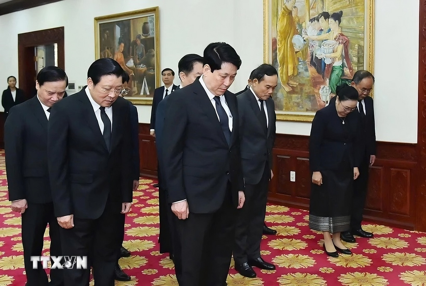 Chủ tịch nước Lương Cường viếng đồng chí Khamtay Siphandone- nguyên Chủ tịch Đảng Nhân dân Cách mạng Lào, nguyên Chủ tịch nước Cộng hòa Dân chủ Nhân dân Lào. (Ảnh: Lâm Khánh/TTXVN)