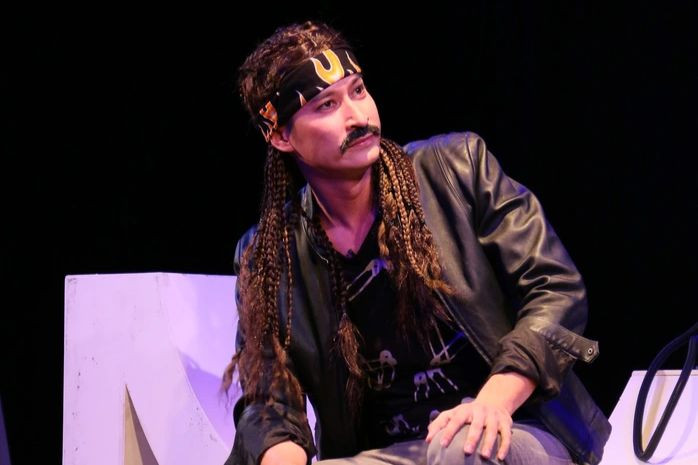 Huy Khánh gắn bó với sân khấu kịch từ nhiều năm trước. Huy Khánh gắn bó với sân khấu kịch từ nhiều năm trước.