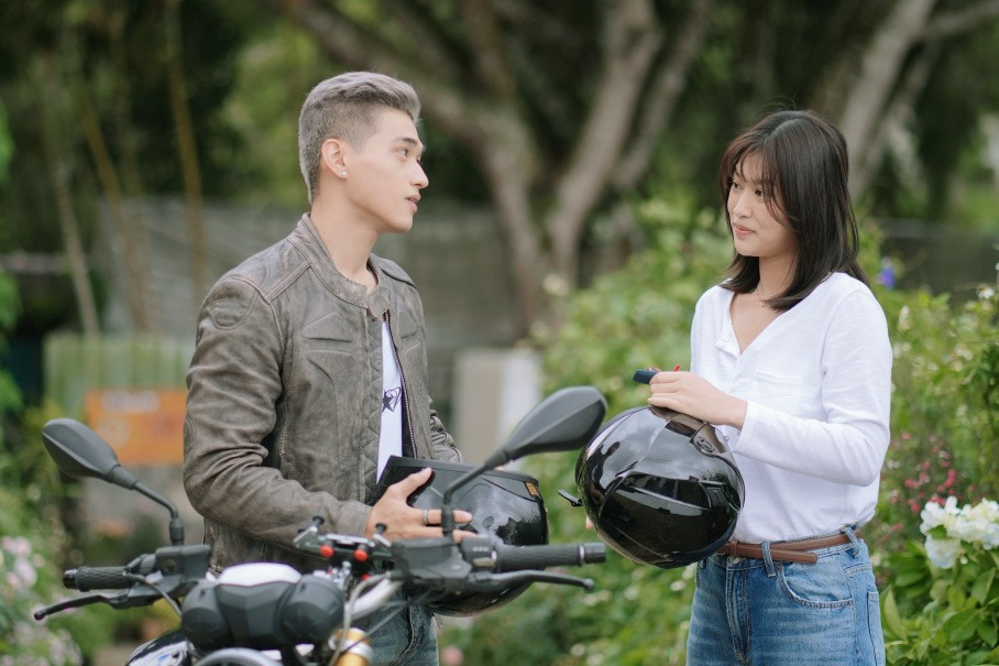 Nụ hôn bạc tỷ có doanh thu tốt là do hiệu ứng truyền miệng, phản hồi tốt từ khán giả. Nụ hôn bạc tỷ có doanh thu tốt là do hiệu ứng truyền miệng, phản hồi tốt từ khán giả.