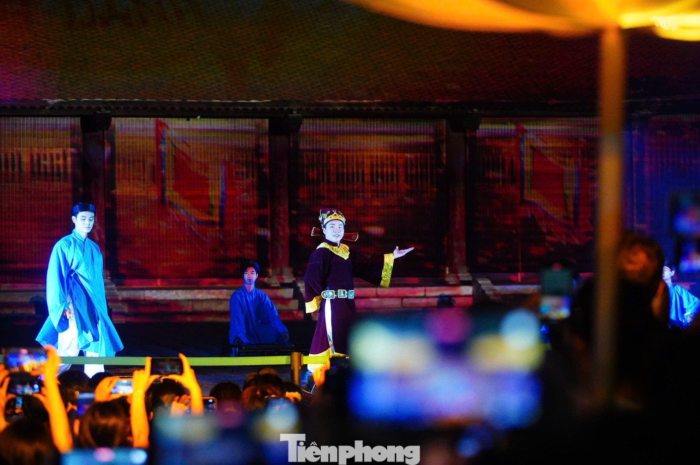 Đây là chuỗi hoạt động nhằm tôn vinh những giá trị tốt đẹp của người Việt Nam theo các chủ đề như ngôn ngữ, du lịch và bản sắc dân tộc thông qua trí tuệ nhân tạo (AI) do chính người Việt góp phần phát triển.