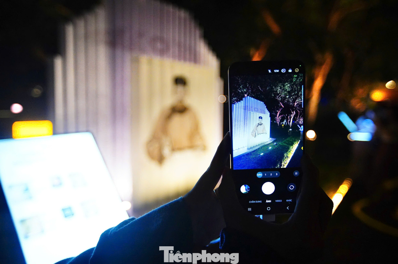 Người tham gia chương trình có thể khám phá di sản văn hóa và tri thức Việt Nam qua lăng kính công nghệ hiện đại và ngôn ngữ bản địa. Lấy cảm hứng từ hành trình khoa cử thời xưa, chương trình được chia thành 5 khu vực: Ghi danh - Nhập đạo - Luận đạo - Khoa cử - Trọng đạo, tái hiện hành trình tu thân lập nghiệp của sĩ tử xưa dưới góc nhìn hiện đại.