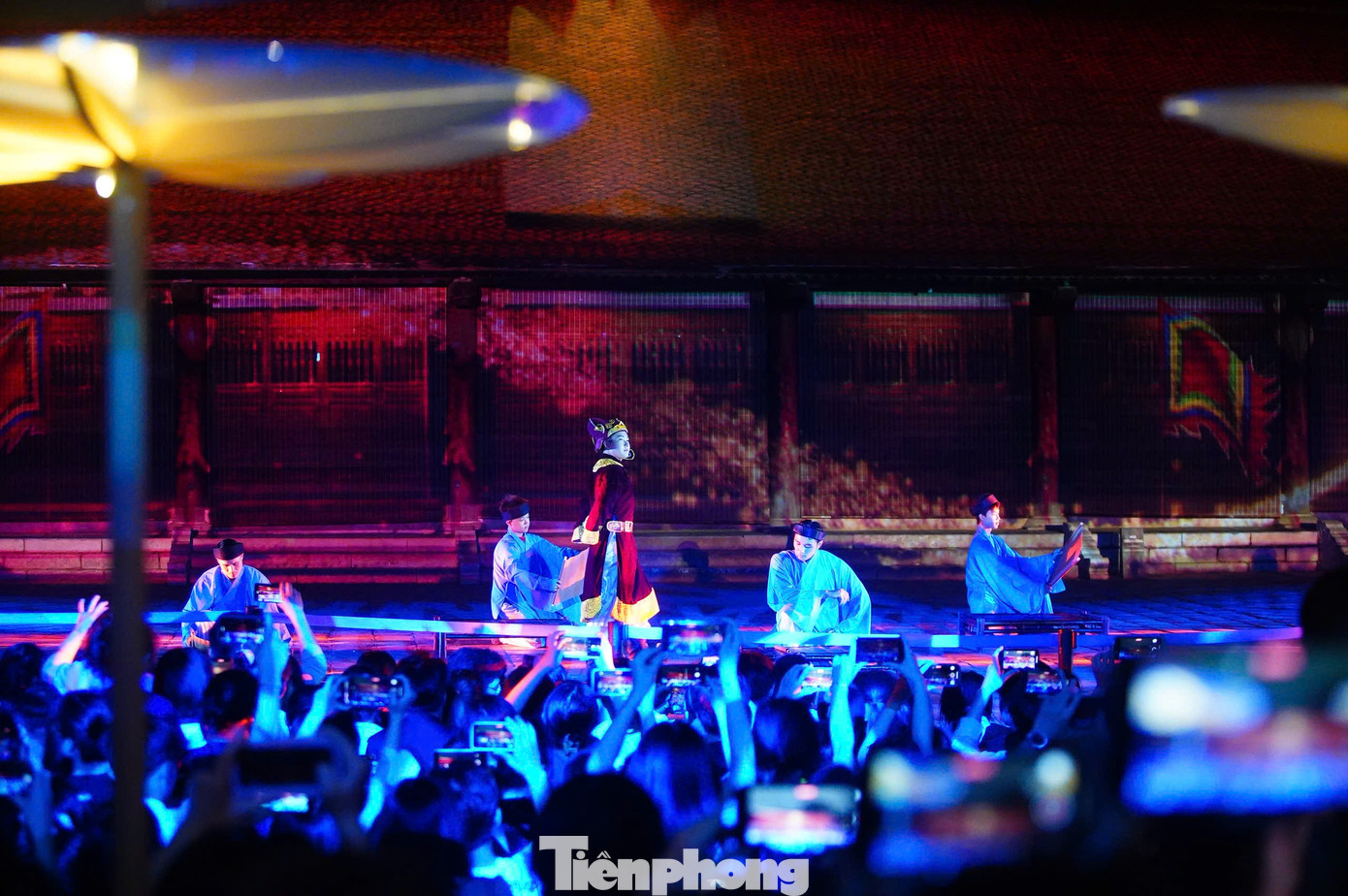 Đây là chuỗi hoạt động nhằm tôn vinh những giá trị tốt đẹp của người Việt Nam theo các chủ đề như ngôn ngữ, du lịch và bản sắc dân tộc thông qua trí tuệ nhân tạo (AI) do chính người Việt góp phần phát triển.