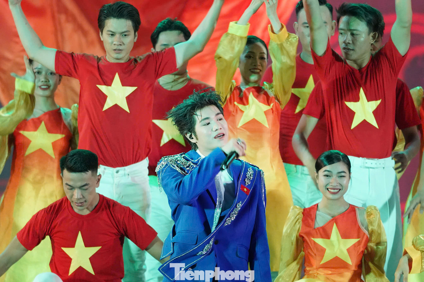 Những ca khúc trong phần cuối của chương trình tượng trưng cho tinh thần lạc quan, tự tin của thế hệ trẻ Việt Nam trong kỷ nguyên mới. Những ca khúc trong phần cuối của chương trình tượng trưng cho tinh thần lạc quan, tự tin của thế hệ trẻ Việt Nam trong kỷ nguyên mới.