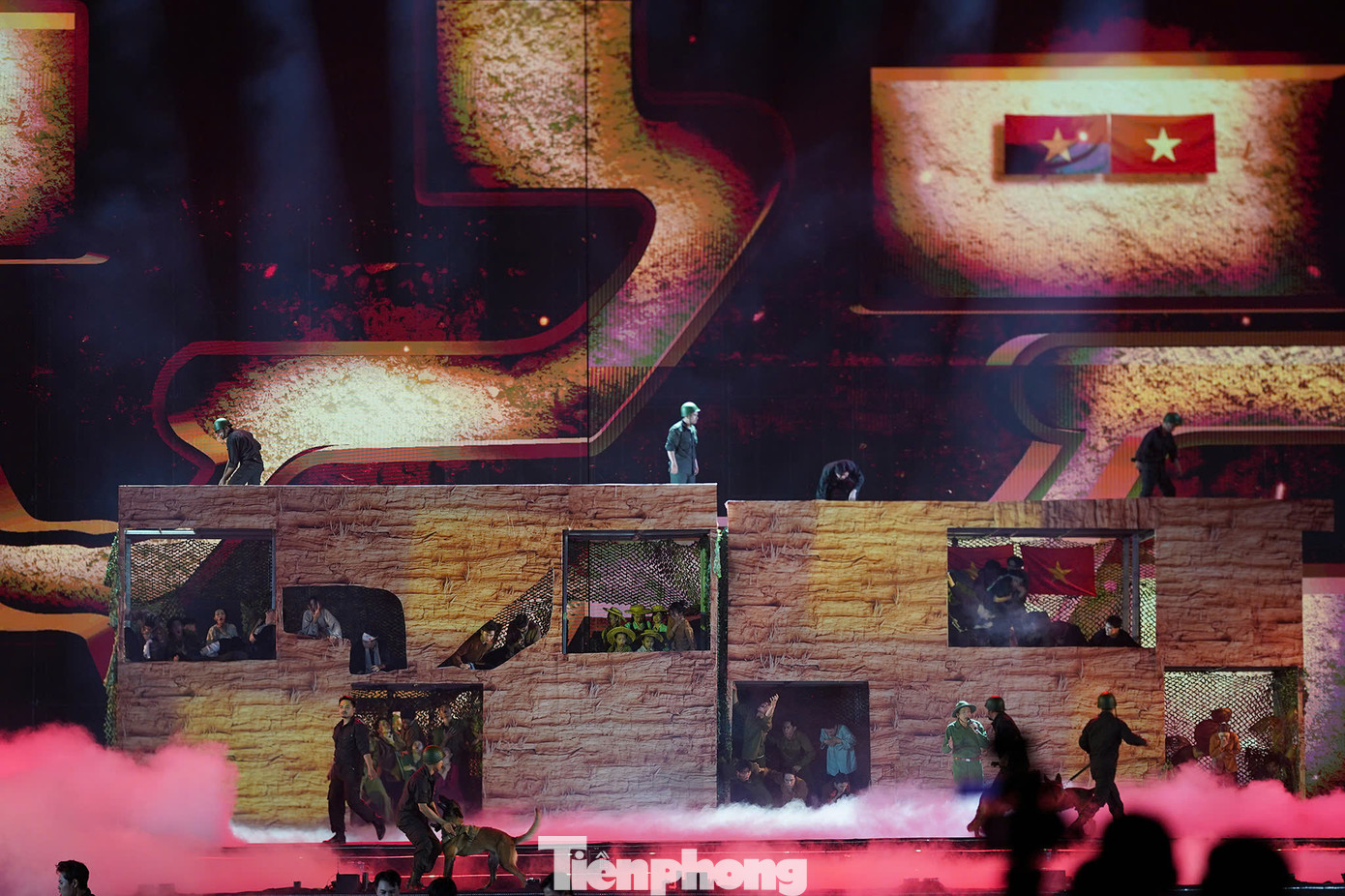 Qua các tiết mục, BTC mong muốn khắc họa bức tranh của đất nước Việt Nam với những thành tựu vĩ đại sau 50 năm thống nhất. Qua các tiết mục, BTC mong muốn khắc họa bức tranh của đất nước Việt Nam với những thành tựu vĩ đại sau 50 năm thống nhất.