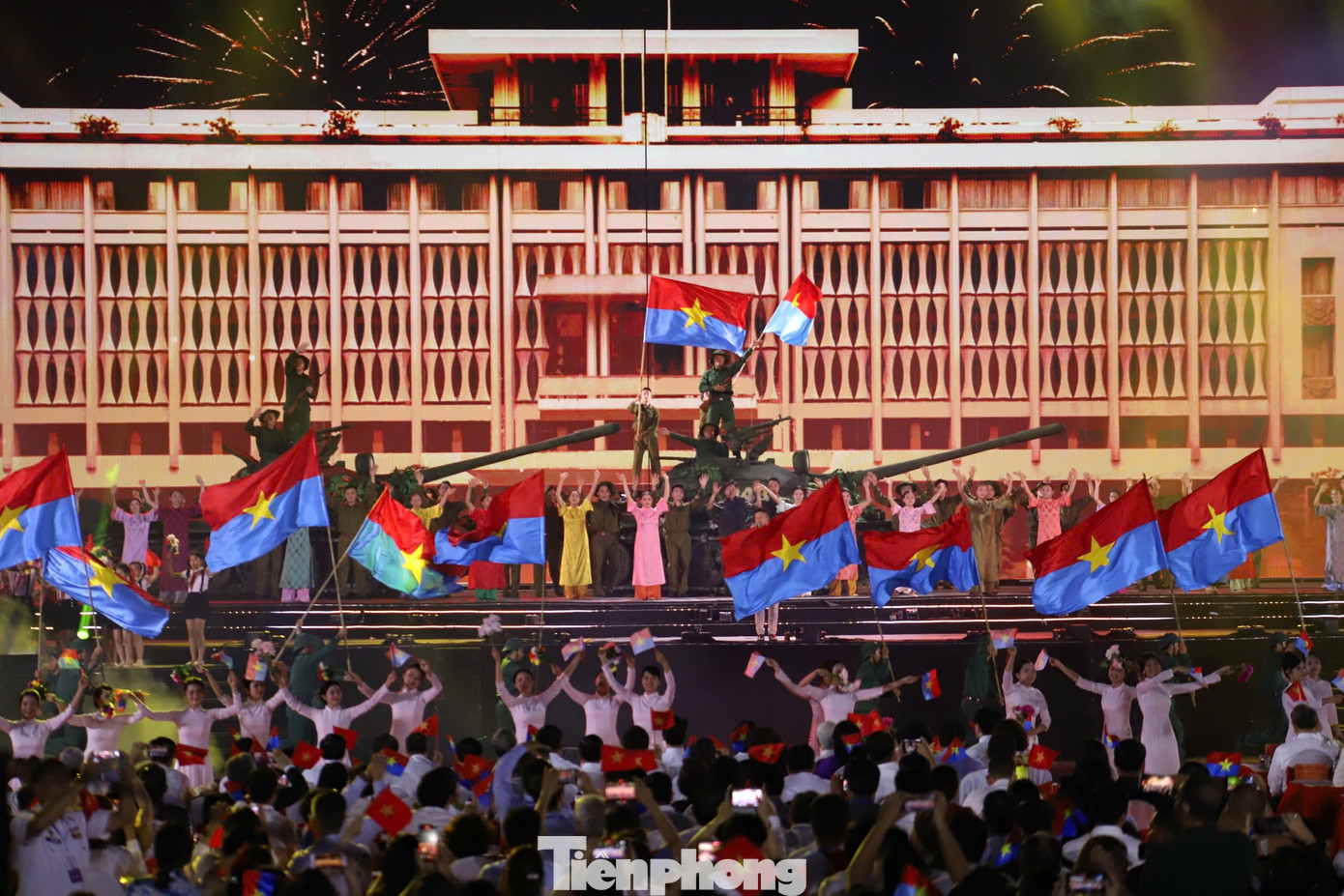 Nỗi đau chia cắt và con đường thống nhất khắc họa hành trình vượt qua giai đoạn khó khăn của quân và dân ta để giành độc lập dân tộc. Nỗi đau chia cắt và con đường thống nhất khắc họa hành trình vượt qua giai đoạn khó khăn của quân và dân ta để giành độc lập dân tộc.