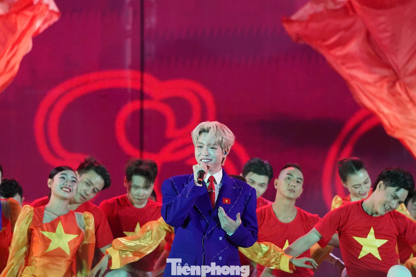 Những ca khúc trong phần cuối của chương trình tượng trưng cho tinh thần lạc quan, tự tin của thế hệ trẻ Việt Nam trong kỷ nguyên mới. Những ca khúc trong phần cuối của chương trình tượng trưng cho tinh thần lạc quan, tự tin của thế hệ trẻ Việt Nam trong kỷ nguyên mới.