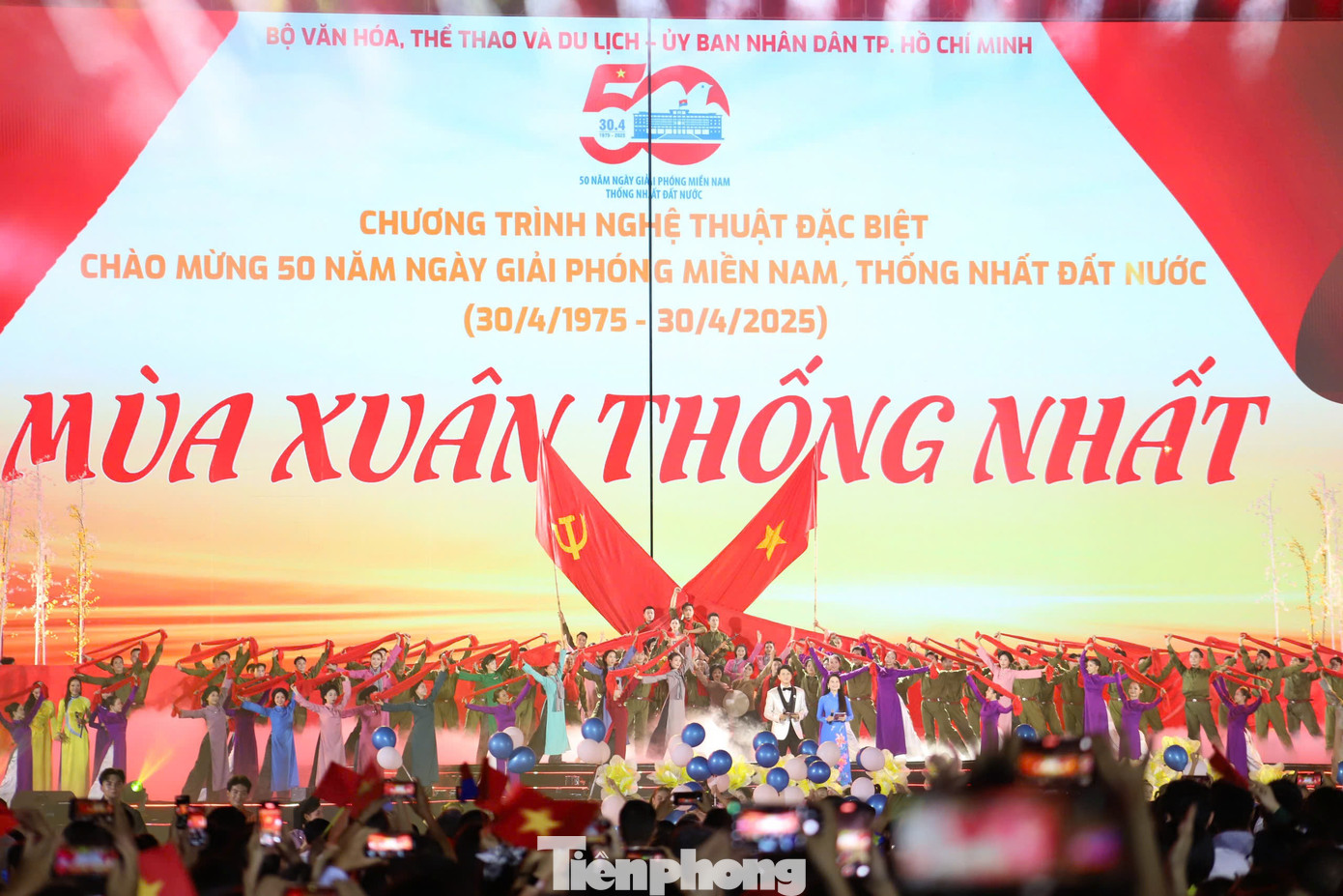 Chương trình nghệ thuật Mùa xuân thống nhất do Bộ VHTTDL chủ trì, phối hợp với UBND TPHCM và các đơn vị liên quan tổ chức tối 29/4 tại TPHCM. Chương trình nghệ thuật Mùa xuân thống nhất do Bộ VHTTDL chủ trì, phối hợp với UBND TPHCM và các đơn vị liên quan tổ chức tối 29/4 tại TPHCM.