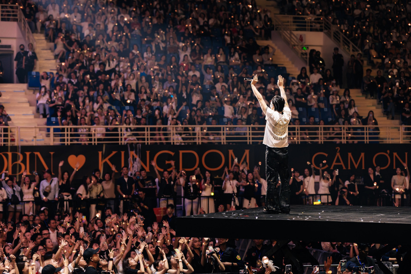 Trước hàng nghìn khán giả thủ đô, Soobin khẳng định hai ngày diễn ra solo concert là hai ngày không thể nào quên trong cuộc đời: &quot;Cảm ơn tất cả khán giả đã biến giấc mơ của Soobin trở thành hiện thực. Cảm ơn các bạn vì đã không lung lay”. Cuối concert, Soobin liên tục gửi lời cảm ơn khán giả.