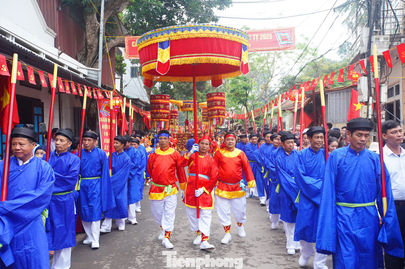 Lễ hội gắn với di tích Quán Giá, quần thể kiến trúc nghệ thuật độc đáo, thờ anh hùng dân tộc Lý Phục Man - người có công giúp vua Lý Nam Đế lập nên nhà nước Vạn Xuân độc lập.