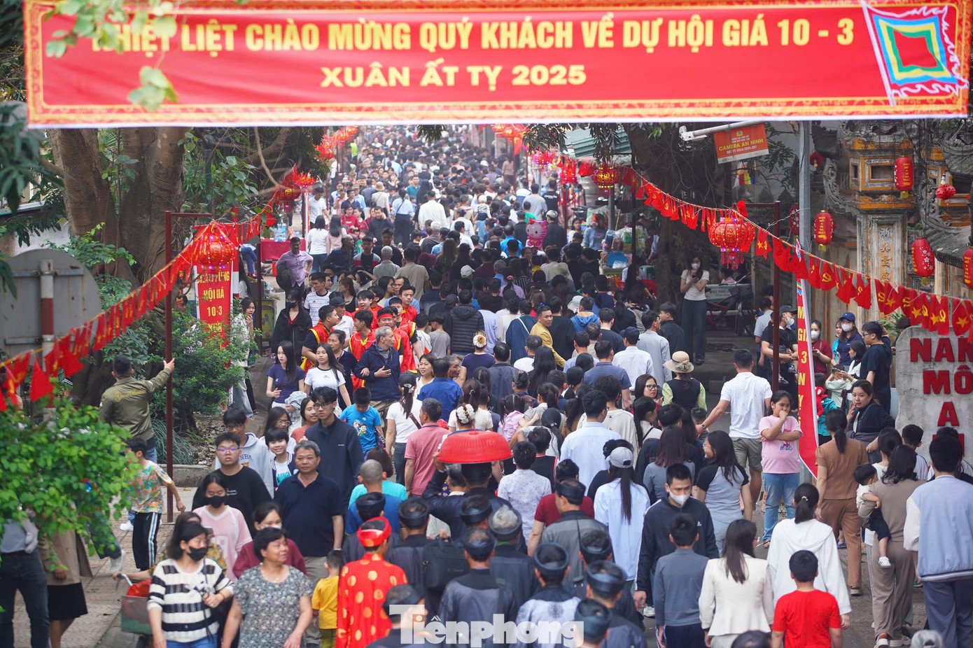 Lễ hội truyền thống làng Giá (Yên Sở, Hoài Đức, Hà Nội) năm 2025 được tổ chức vào ngày 7/4 (10/3 âm lịch). Làng Giá mở hội hàng năm, hội lớn 5 năm/lần. Dân gian có câu &quot;Bơi Đăm, rước Giá, hội Thầy&quot; để nhắc nhớ về lễ hội truyền thống đặc sắc này.